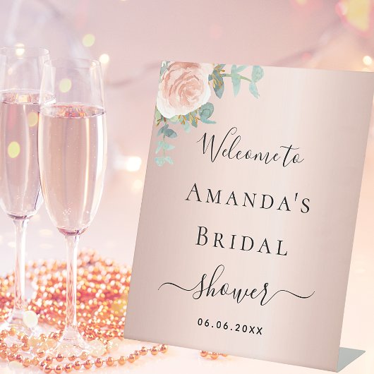 Brautparty Rose Goldflorale Eukalyptusgrün Sockelschild