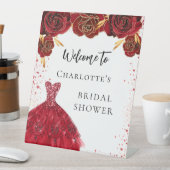 Brautparty Rot-Weiß-Kleid Blume willkommen Sockelschild (In Situ)