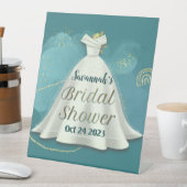 Brautparty Wedding Gown Deep Aquamarin Gold Glitze Sockelschild (In Situ)