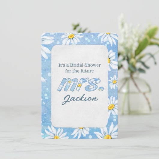 Brautparty White Daisies on Blue Einladung (Stehend Vorderseite)