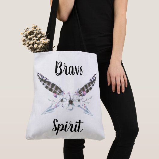 Brave Spirit mit Federn, Pfeilen und Blume Tasche (Von Nahem)