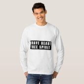 Braves Herz und freies Geist Text Design T-Shirt (Vorne ganz)