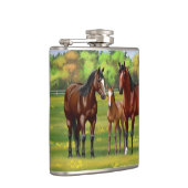 Brawn Bay Quarter Pferde im Sommer Weide Flachmann (Rechts)