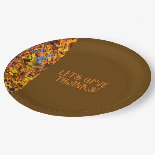 Brawn Blätter Familie Ansammlung glücklich dank Pappteller (Schrägansicht)