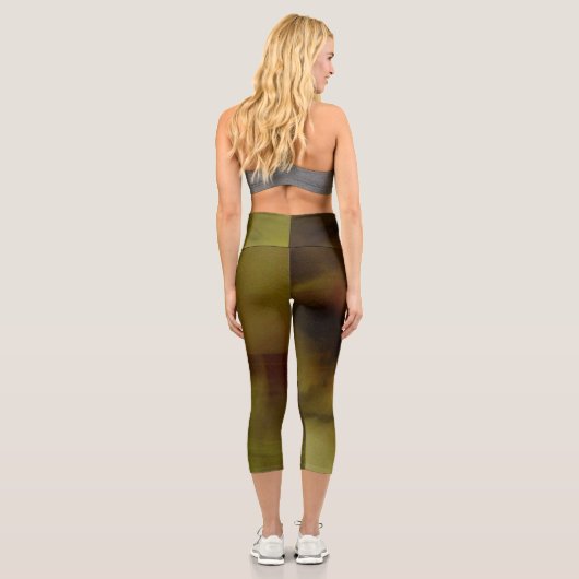 Brawn Blur Hintergrund Capri Leggings (Rückseite)