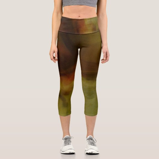 Brawn Blur Hintergrund Capri Leggings (Vorderseite)