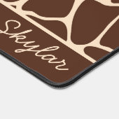 Brawn Giraffe Animal Print Custom Curry Name Schreibtischunterlage (Ecke)