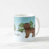 Brawn Mini Goldendoodle Hund in einem Winterwald Kaffeetasse (VorderseiteRechts)