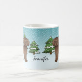 Brawn Mini Goldendoodle Hund in einem Winterwald Kaffeetasse (Mittel)