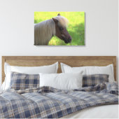 Brawn Miniaturpferd mit Blonde Mane Leinwanddruck (Insitu (Schlafzimmer))