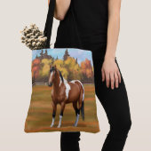 Brawn Pinto Bay Paint Horse im Herbst Weide Tasche (Von Nahem)