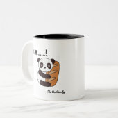 “Bread hugs & panda peace in every sip.” Zweifarbige Tasse (Vorderseite Links)
