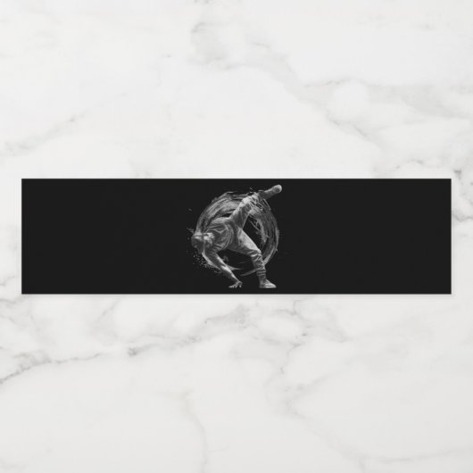 Breakdancer in Aktion im Stil eines Spritzers mit Wasserflaschenetikett (Einzelnes Label)