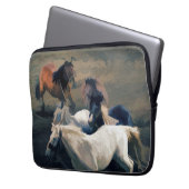 Breaking Away - Wilde Pferde Laptopschutzhülle (Vorderseite Links)