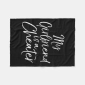 Breakup Gag Gift Cheating Joke My Girlfriend Is A  Fleecedecke (Vorderseite (Horizontal))