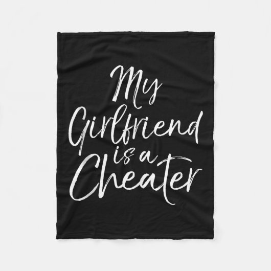 Breakup Gag Gift Cheating Joke My Girlfriend Is A  Fleecedecke (Vorderseite)