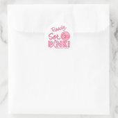 Breastkrebs fertig, Set, Pink! Runder Aufkleber (Tasche)