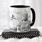 Breathe Hawaii Buddha Schwarz-weißes Foto Tasse
