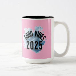"Breathe in Success: Good Vibes 2025 ist hier ⭐" Zweifarbige Tasse