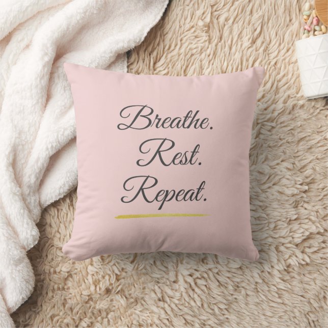 Breathe Rest Repeat Elegant Blush Pink Minimalist Kissen (Decke)