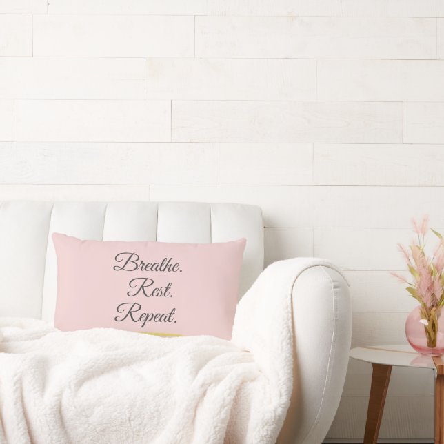 Breathe Rest Repeat Elegant Blush Pink Minimalist Lendenkissen (Liege)