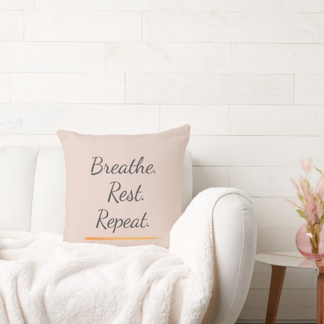 Breathe Rest Repeat Elegant Blush Pink Typography Kissen (Liege)