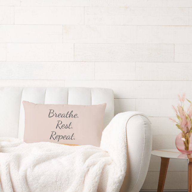 Breathe Rest Repeat Elegant Blush Pink Typography Lendenkissen (Liege)