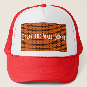 Brechen Sie die Wand unten, orange Ziegelstein Truckerkappe