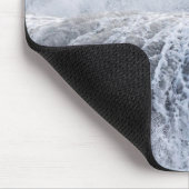 Brechende Wellen im Winter Mousepad (Ecke)