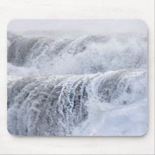Brechende Wellen im Winter Mousepad