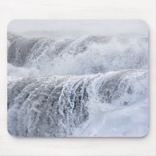 Brechende Wellen im Winter Mousepad (Vorne)