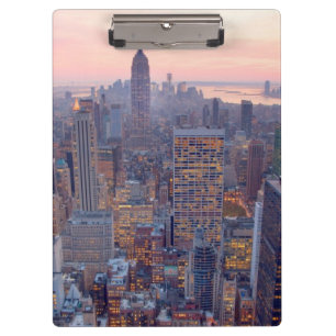 Breite Ansicht von Manhattan am Sonnenuntergang Klemmbrett