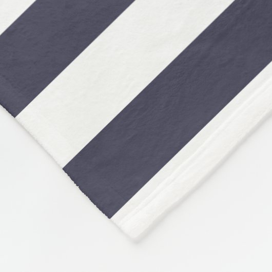 Breite blaue horizontale Streifen roter Name Daisy Fleecedecke (Ecke)