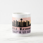 Breite und Länge der Skyline von Seattle City Kaffeetasse (Mittel)