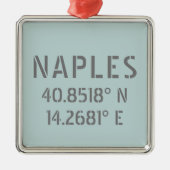 Breitengrad und Längengrad in Neapel Ornament Aus Metall (Vorne)