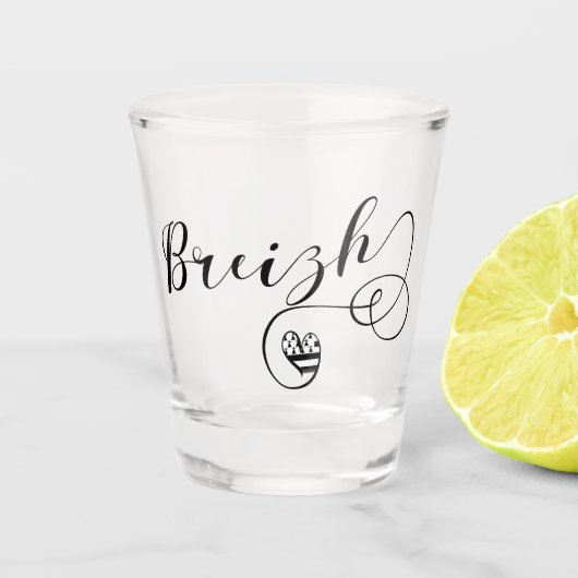 Breizh Flag in Heart, Bretagne, Breton Language Schnapsglas (Vorderseite)