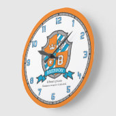 Brendon Jungs Name bedeutet Ritter Schild Orange Große Wanduhr (Winkel)