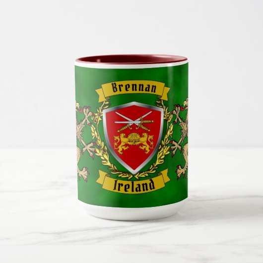 Brennan Irish Shield & Griffins Personalisiert Tasse (Zentrum)