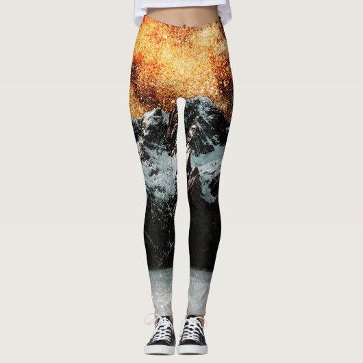 Brennende Galaxie über majestätischen Bergen Leggings (Vorderseite)