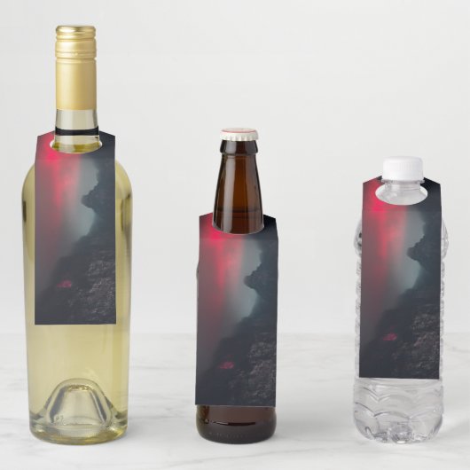 Brennende Wolken, Nebel und Berge Flaschenanhänger (Beispiel)