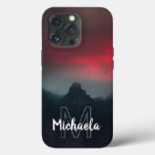 Brennende Wolken, Nebel und Berge Monogramm Case-Mate iPhone Hülle (Rückseite)