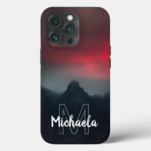 Brennende Wolken, Nebel und Berge Monogramm Case-Mate iPhone Hülle (Rückseite)