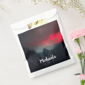 Brennende Wolken, Nebel und Berge Monogramm Geschenktütchen (Versiegelt)