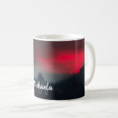 Brennende Wolken, Nebel und Berge Monogramm Kaffeetasse (VorderseiteRechts)