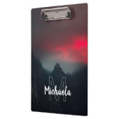 Brennende Wolken, Nebel und Berge Monogramm Klemmbrett (Links)