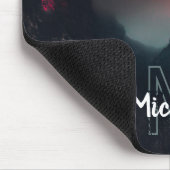 Brennende Wolken, Nebel und Berge Monogramm Mousepad (Ecke)
