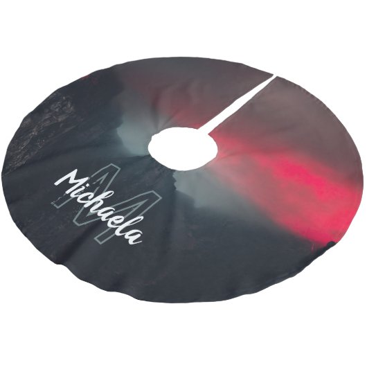 Brennende Wolken, Nebel und Berge Monogramm Polyester Weihnachtsbaumdecke (Schrägansicht)