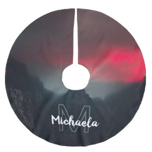 Brennende Wolken, Nebel und Berge Monogramm Polyester Weihnachtsbaumdecke
