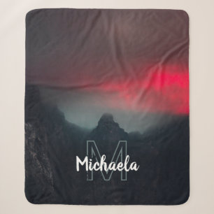 Brennende Wolken, Nebel und Berge Monogramm Sherpadecke