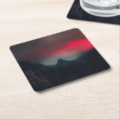 Brennende Wolken, Nebel und Berge Rechteckiger Pappuntersetzer (angewinkelt)